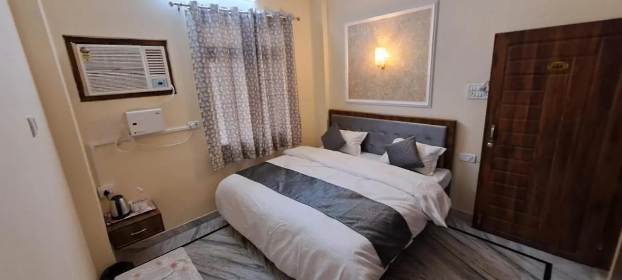 Shri Niwaas Guest House - Varanasi, Foreigners Choice, Fully Air Conditioned Rooms With Parking Availability On Site, Near To Dasashwamedh Ghat And Assi Ghat