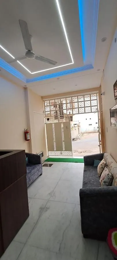 Shri Niwaas Guest House - Varanasi, Foreigners Choice, Fully Air Conditioned Rooms With Parking Availability On Site, Near To Dasashwamedh Ghat And Assi Ghat