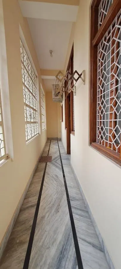 Shri Niwaas Guest House - Varanasi, Foreigners Choice, Fully Air Conditioned Rooms With Parking Availability On Site, Near To Dasashwamedh Ghat And Assi Ghat