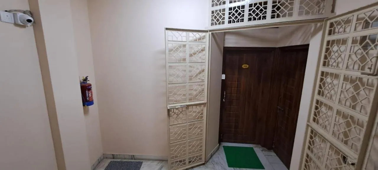 Shri Niwaas Guest House - Varanasi, Foreigners Choice, Fully Air Conditioned Rooms With Parking Availability On Site, Near To Dasashwamedh Ghat And Assi Ghat