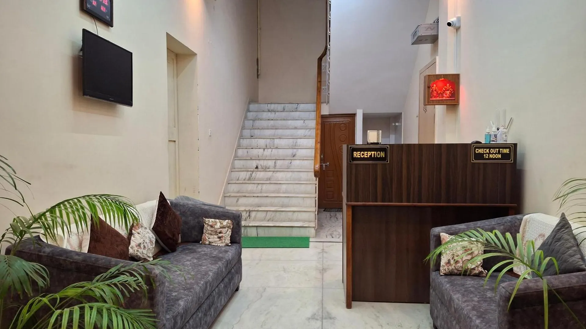 Shri Niwaas Guest House - Varanasi, Foreigners Choice, Fully Air Conditioned Rooms With Parking Availability On Site, Near To Dasashwamedh Ghat And Assi Ghat Indie