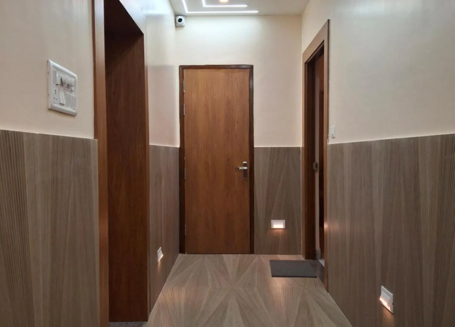 Shri Niwaas Guest House - Varanasi, Foreigners Choice, Fully Air Conditioned Rooms With Parking Availability On Site, Near To Dasashwamedh Ghat And Assi Ghat 0*,
