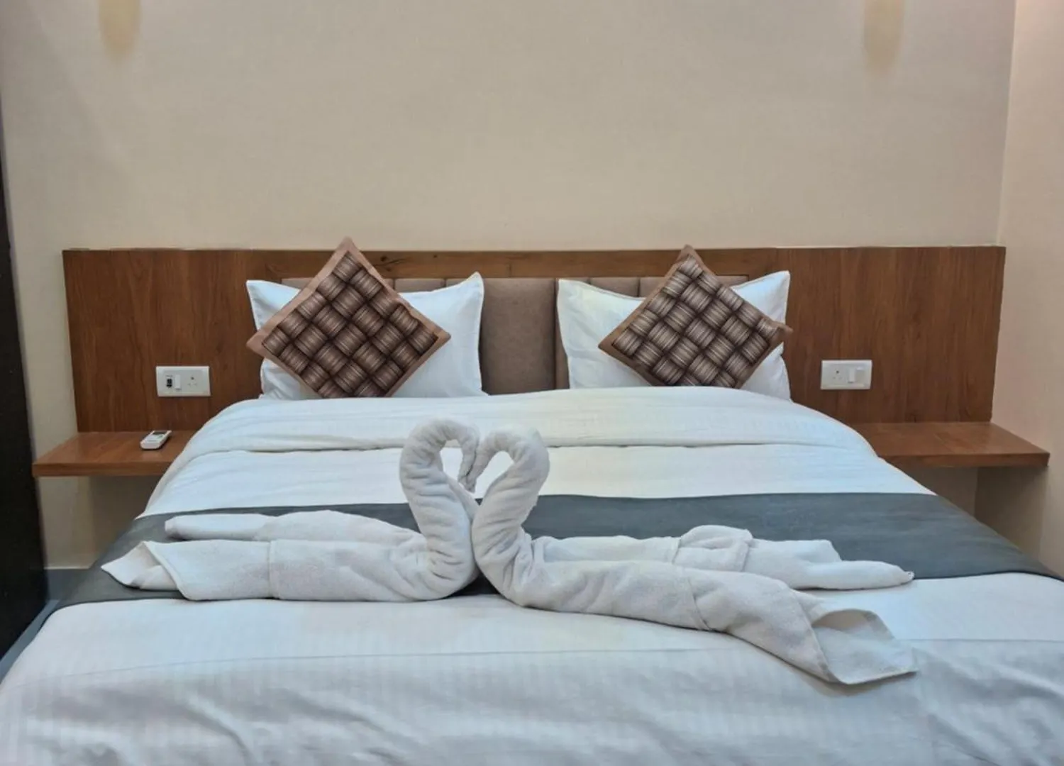 Shri Niwaas Guest House - Varanasi, Foreigners Choice, Fully Air Conditioned Rooms With Parking Availability On Site, Near To Dasashwamedh Ghat And Assi Ghat