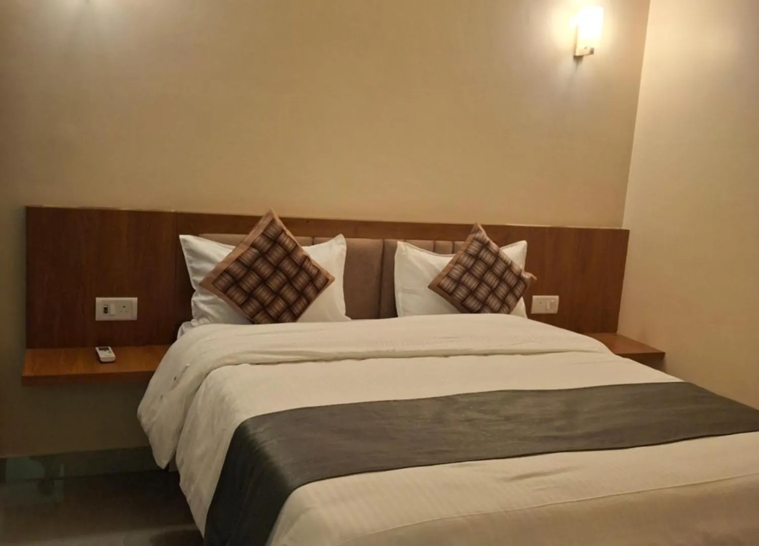 Shri Niwaas Guest House - Varanasi, Foreigners Choice, Fully Air Conditioned Rooms With Parking Availability On Site, Near To Dasashwamedh Ghat And Assi Ghat 0*,