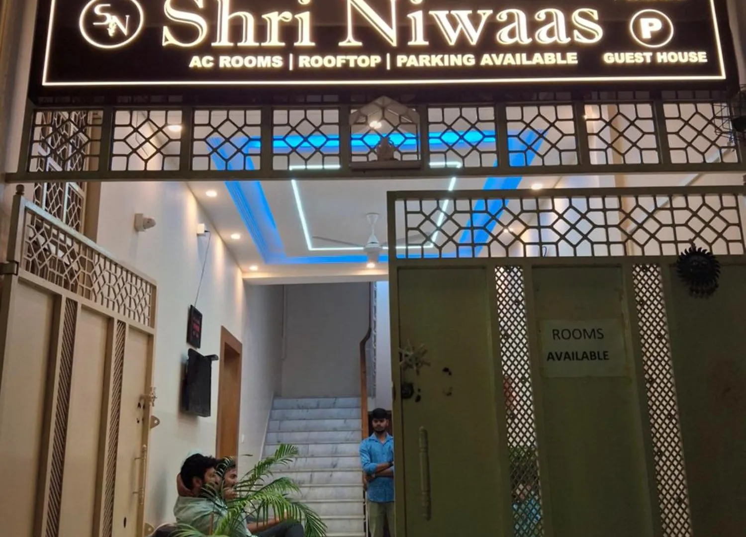 Shri Niwaas Guest House - Varanasi, Foreigners Choice, Fully Air Conditioned Rooms With Parking Availability On Site, Near To Dasashwamedh Ghat And Assi Ghat