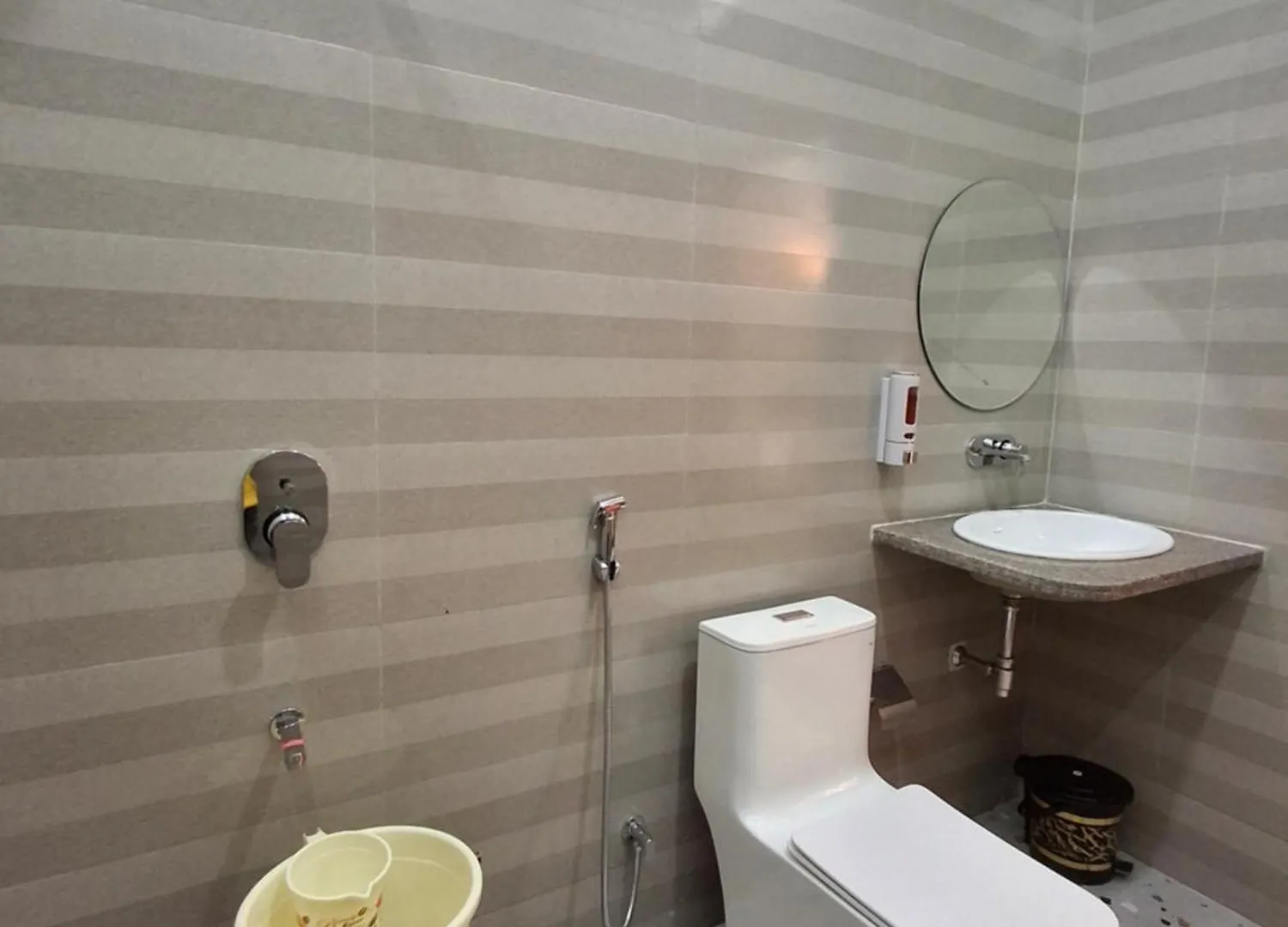 Shri Niwaas Guest House - Varanasi, Foreigners Choice, Fully Air Conditioned Rooms With Parking Availability On Site, Near To Dasashwamedh Ghat And Assi Ghat Indie