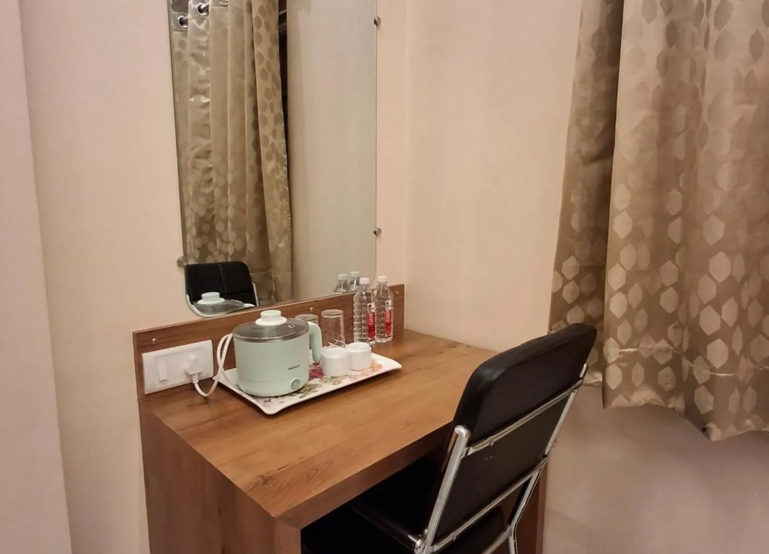 Shri Niwaas Guest House - Varanasi, Foreigners Choice, Fully Air Conditioned Rooms With Parking Availability On Site, Near To Dasashwamedh Ghat And Assi Ghat Indie