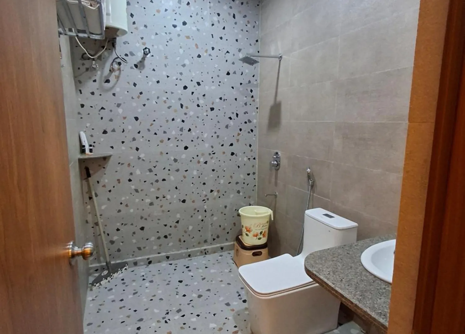 Shri Niwaas Guest House - Varanasi, Foreigners Choice, Fully Air Conditioned Rooms With Parking Availability On Site, Near To Dasashwamedh Ghat And Assi Ghat 0*,