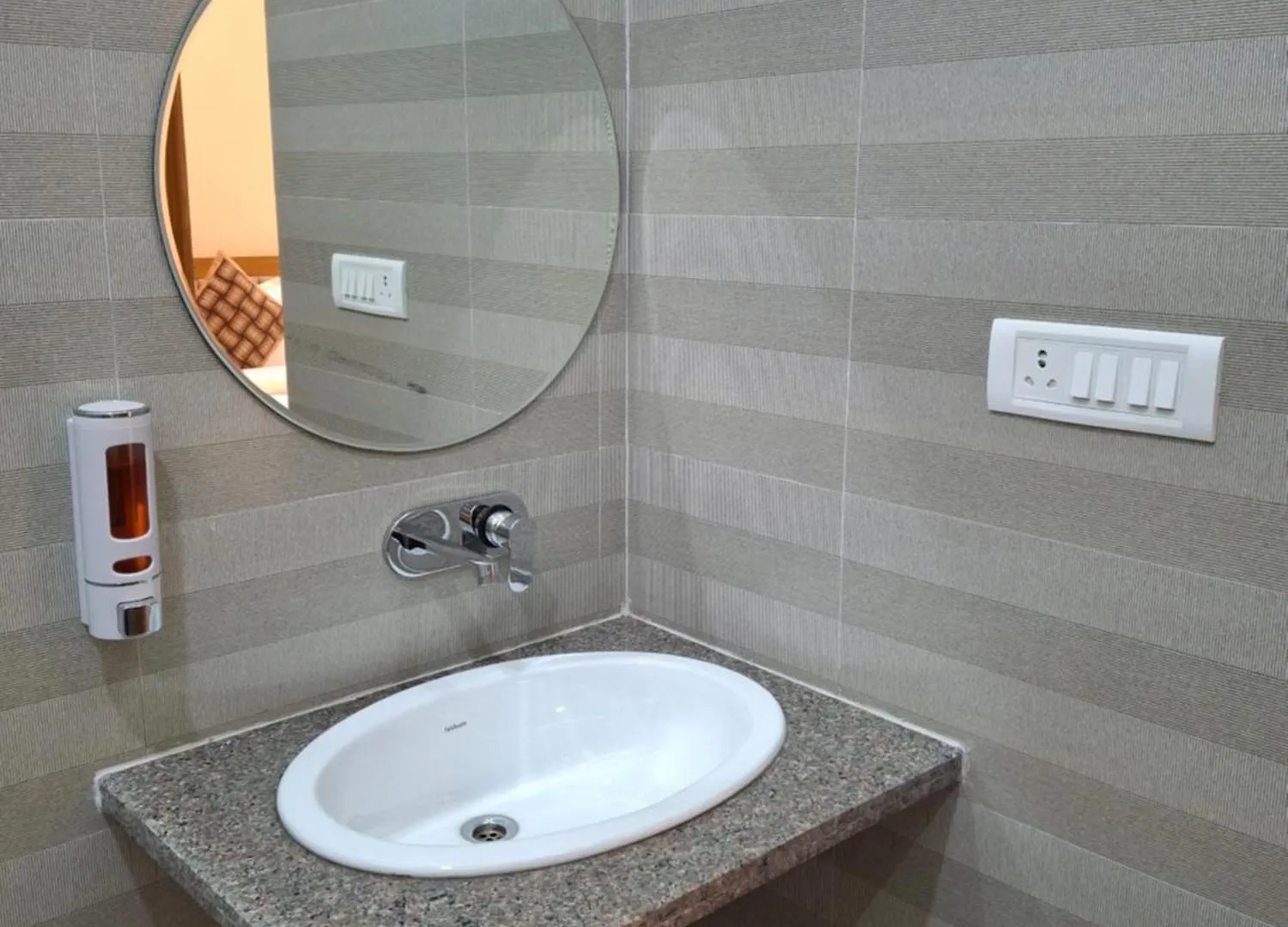Shri Niwaas Guest House - Varanasi, Foreigners Choice, Fully Air Conditioned Rooms With Parking Availability On Site, Near To Dasashwamedh Ghat And Assi Ghat