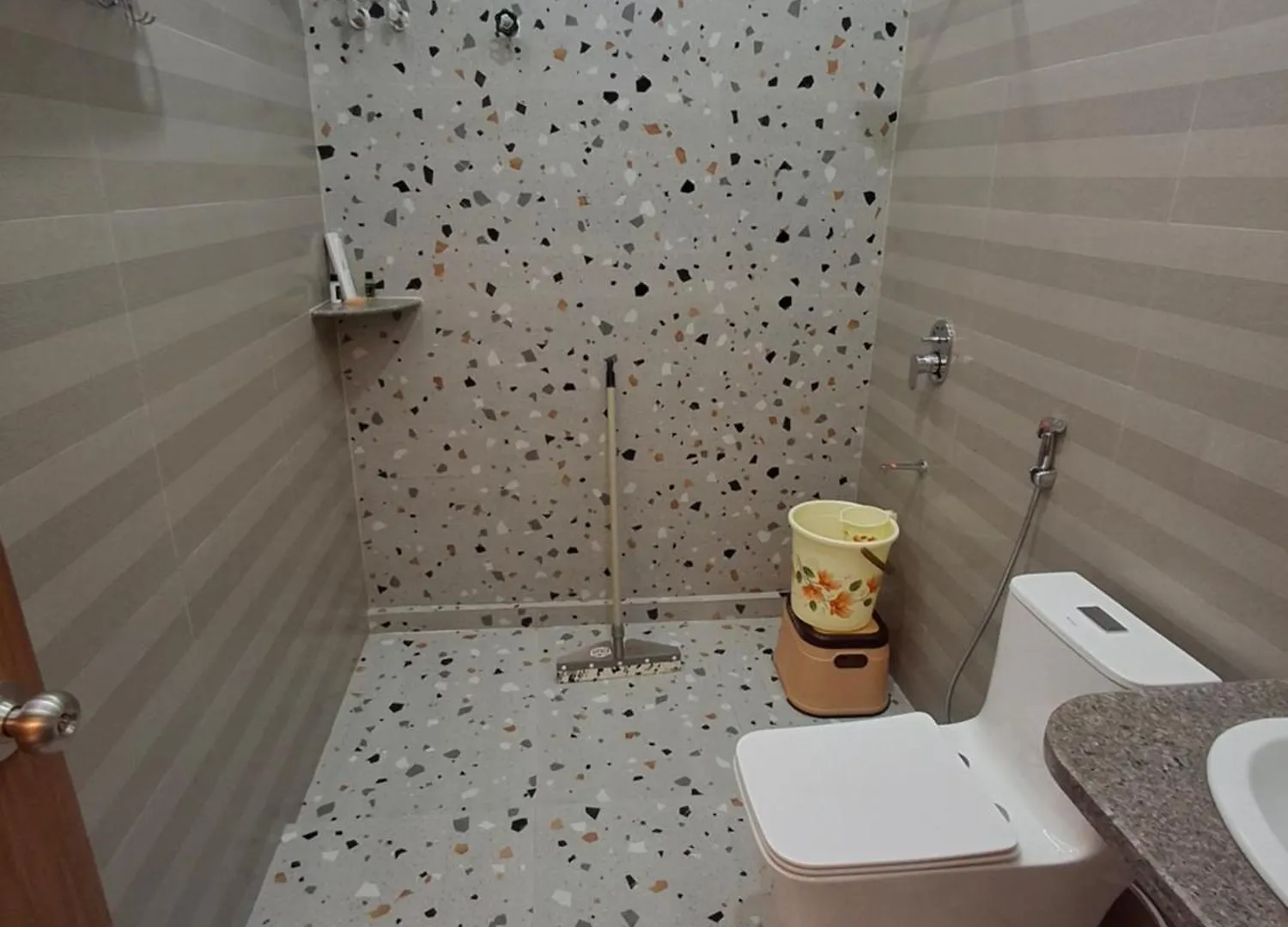 Shri Niwaas Guest House - Varanasi, Foreigners Choice, Fully Air Conditioned Rooms With Parking Availability On Site, Near To Dasashwamedh Ghat And Assi Ghat