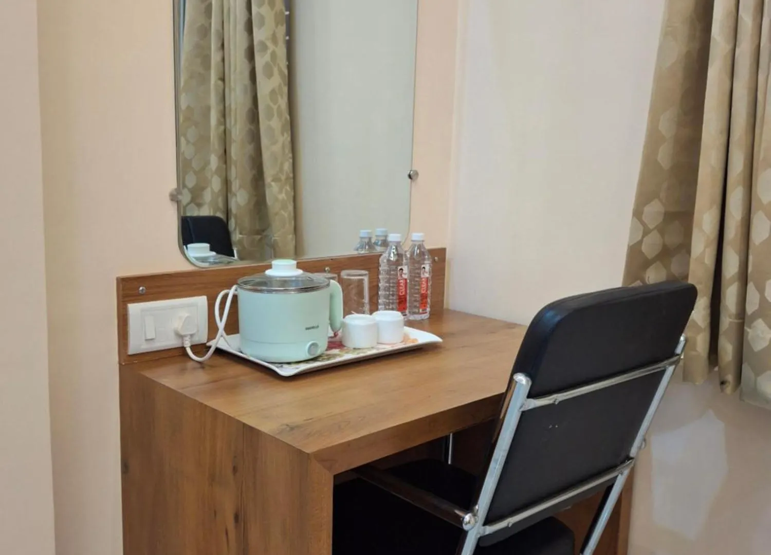 Shri Niwaas Guest House - Varanasi, Foreigners Choice, Fully Air Conditioned Rooms With Parking Availability On Site, Near To Dasashwamedh Ghat And Assi Ghat  ורנאסי